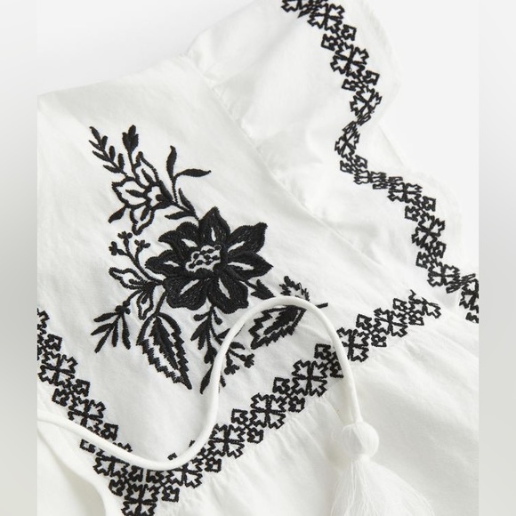 H&M White Blouse with Black Embroidery/ Size XS/ 100% Cotton - Picture 4 of 5